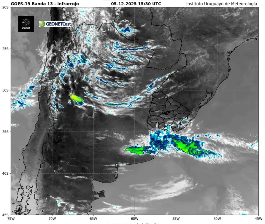 05/12/2025 | Pantallazo de la imagen satelital infrarroja de la pagina estatal de INUMET para Uruguay y la región.