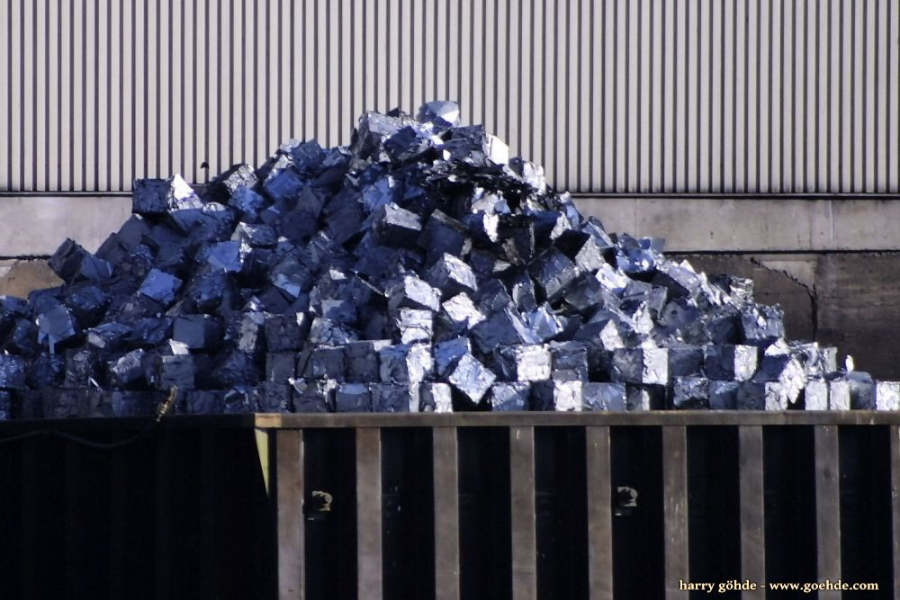Ein Haufen Schrottwürfel Meiderich (Duisburg)
