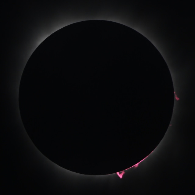 Short exposure close to the end of totality, with chromosphere and prominences visible at lower right.