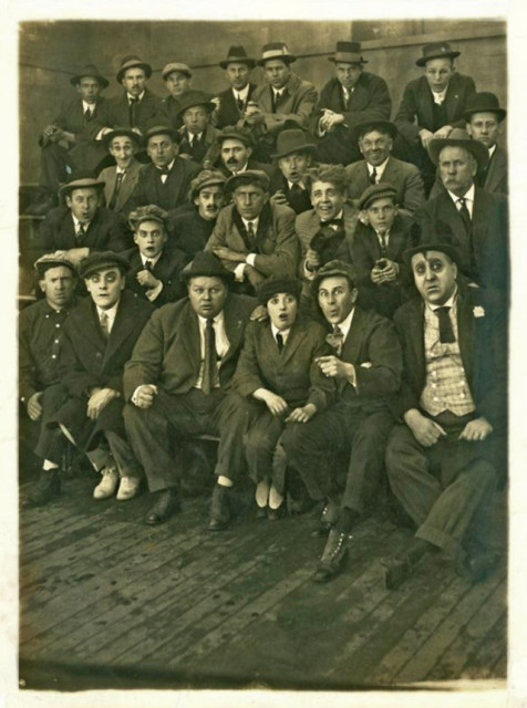 A photo of the crew of the film. Among unknown faces we can see Roscoe "Fatty" Arbuckle and Mabel Normand (who was the only woman in the photo). Nearly everyone was wearing dark suits, dark ties and dark trousers. 