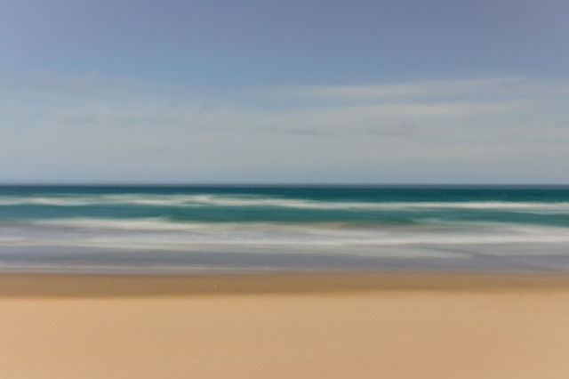 Fotografía difuminada (usando ICM) de una playa buscando un aspecto de acuarela.

Photography of Beach using ICM to make a watercolor form.