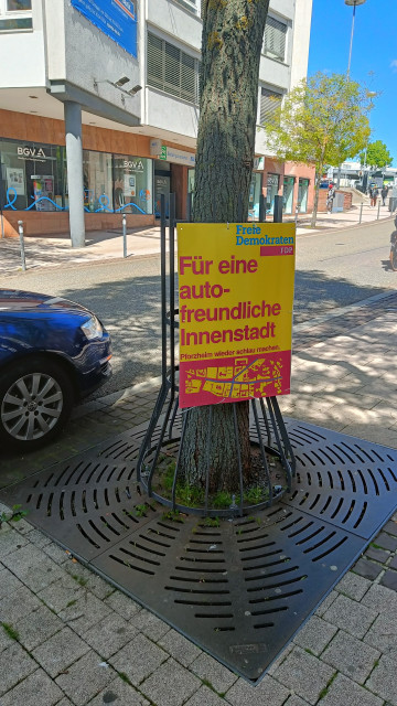 Wahlplakat der FDP in Pforzheim: "Für eine autofreundliche Innenstadt"