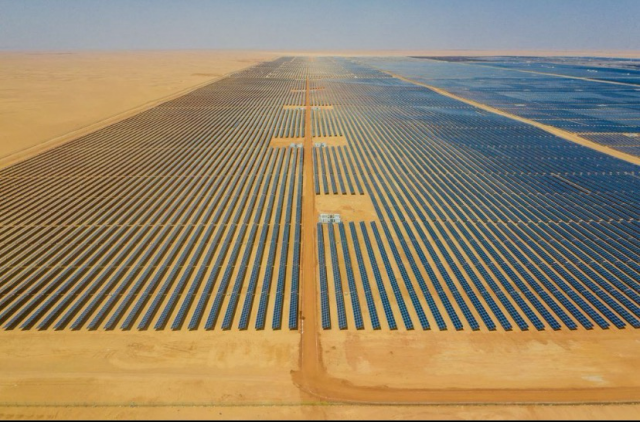 Picture of largest solar plant in the world Al Dhafra
