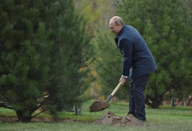 Putin burying threats to himself.