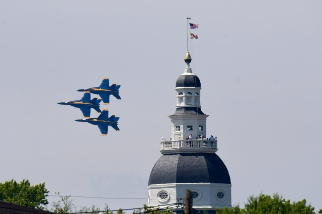 Blue Angels fly past the State House in Annapolis 