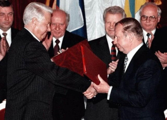 In 1996 Ukraine handed over nuclear weapons to Russia "in exchange for a guarantee never to be threatened or invaded"
