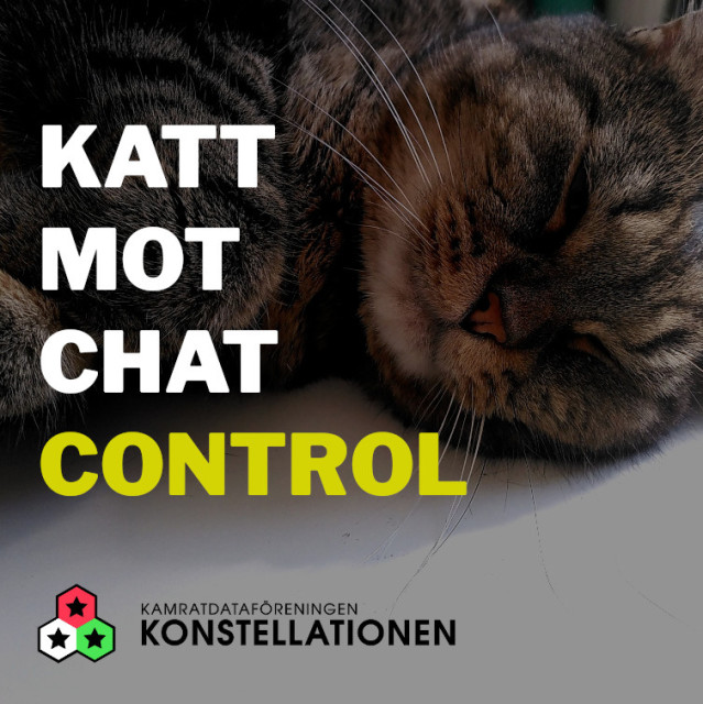 Bild på en katt med texten som säger "KATT MOT CHAT CONTROL" och en logga för Kamratdataföreningen Konstellationen