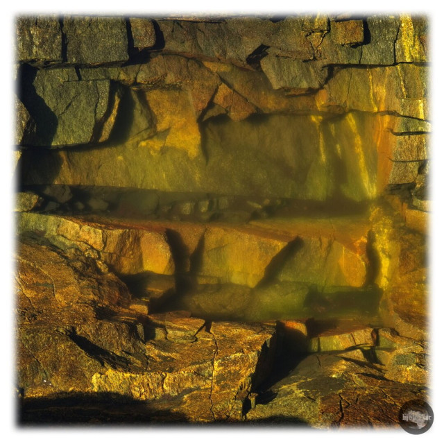 Colour version. Puddle. Muddy water. Rocks #photography #fjellphoto