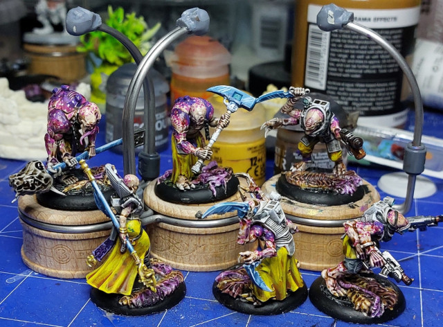 6 mutants with way too many arms and weapons. And a lot of violet to magenta to skin mottling.
