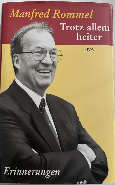 #AltText
Book cover
Manfred Rommel
Trotz allem heiter
Despite everything cheerful
Mostly yellow and a bit red
Portrait of Manfred Rommel smiling