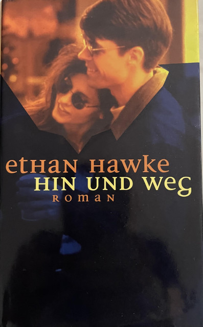 #AltText
Book cover
Ethan Hawke
Hin und weg
A love novel
You can see a couple on the cover