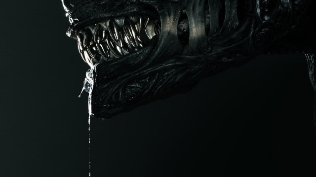 Xenomorph showing their teeth.