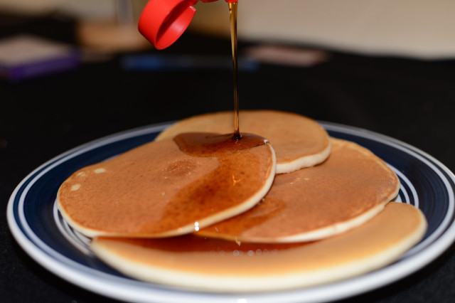 enjoy (pancakes served, pouring syrup)