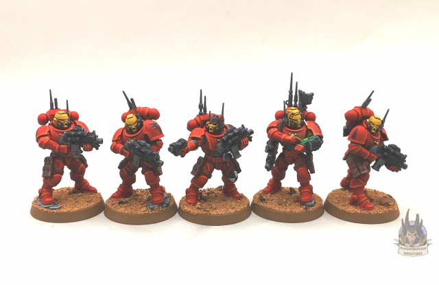 5 infiltrator space marines including one with a comms array