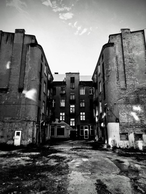 old and slightly decrepit looking townhouse