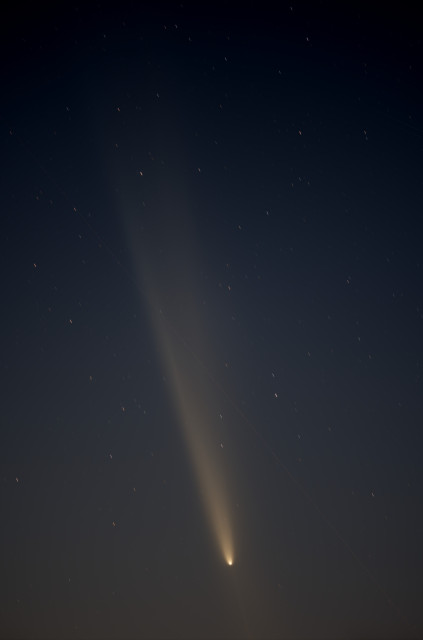 A stack of 48 15-second exposures as twilight was fading. The sky brightness gradient makes it difficult to see all the faint features in the tail equally well. But the twilight colors are beautiful.