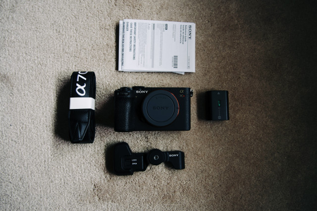 What’s in the box of the Sony a7CR: The camera body, strap, battery, bottom plate and some manuals.