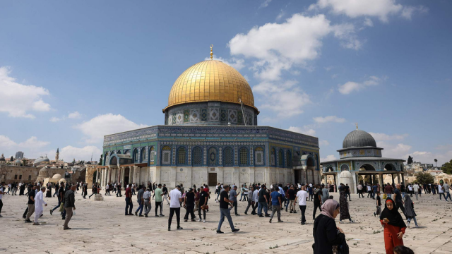 People walking in front of the Dome of the Rock mosque in Old Jerusalem's Al-Aqsa Mosque compound in Jerusalem, September 6, 2024. /CFP