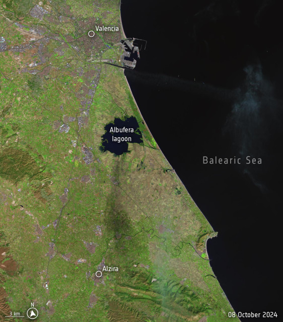 image of the coastline in Valencia, fields everywhere.