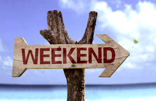 a wooden sign with a pointing arrow saying "WEEKEND" 