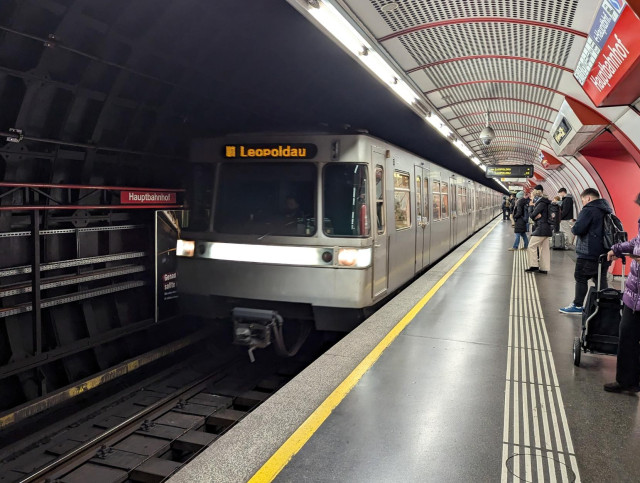 Type U stock at a station