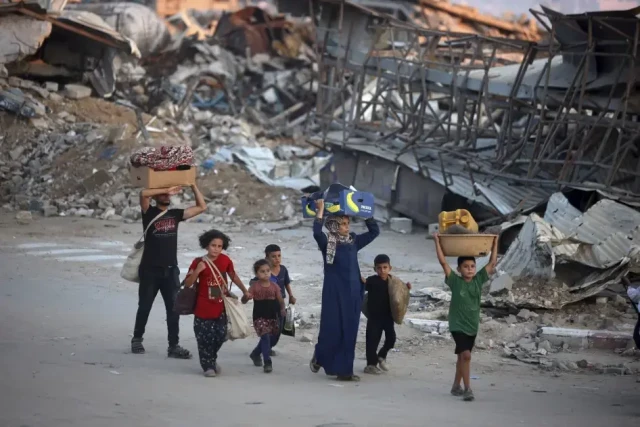  Displaced Palestinians leave al-Bureij refugee camp, in central Gaza, after the Israeli military issued a new evacuation order, on July 28, 2024. © 2024 Majdi Fathi/NurPhoto via AP 