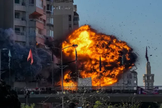 Thick smoke and flames erupt from the Israeli air attack on a residential building in Tayouneh [Hassan Ammar/AP Photo]