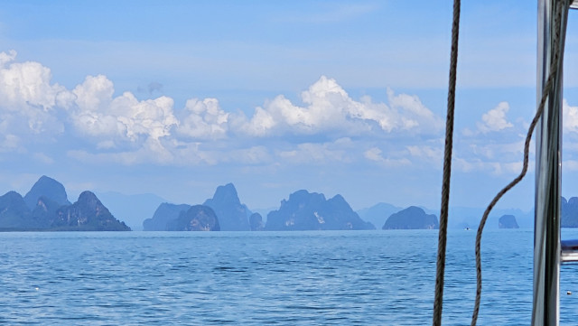 wenn ich mich nicht täusche, dann ist da die James Bond Insel zu sehen. die Pilzförmige, wie ein Morchel 