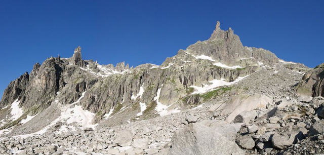 Two very peaky rocks, the left one being Sunnig Berg.