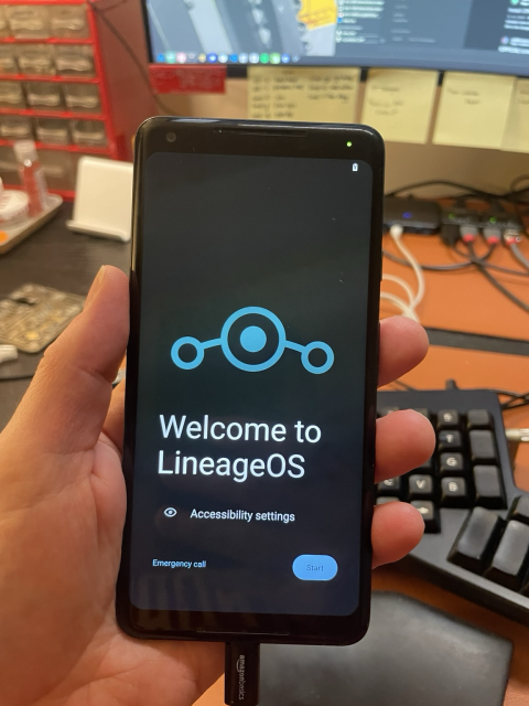 Launch screen of LineageOS on a mobile phone 