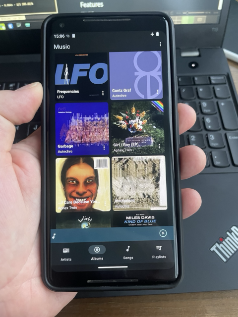 Music player app on mobile phone 