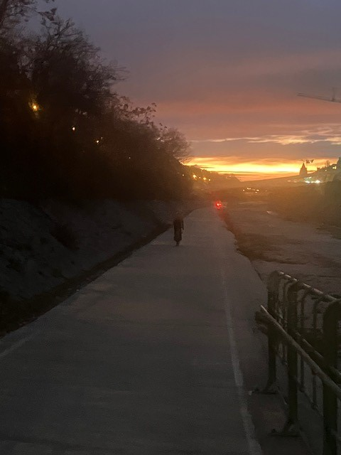 Foto von Radweg im Hintergrund Sonnenaufgang