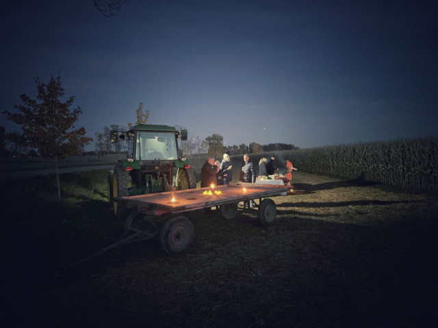 Collection point and food stand before/after the labyrinth.