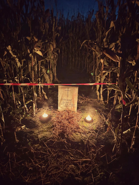 A tomb stone in the labyrinth, honoring a previous visitor.