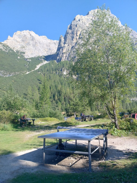 A table tennis table in the outside area at Talschlusshütte.