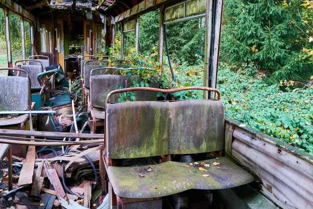 Impressionen von einer stillgelegten Straßenbahn. 