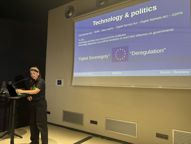 Photo of Sandra presenting. 