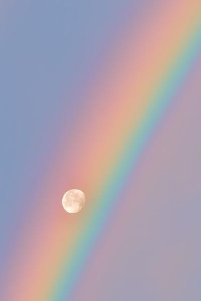  The moon perfectly framed by a rainbow closer.