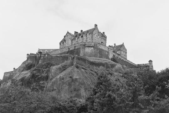 Yashica MAT124G | Kodak Tri-X 400 | Shot at 320 + Med Yellow Filter | Developed in XTOL

A view of Edinburgh Castle from the park below