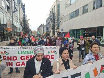 Crowds of Palestine protesters march through Limerick