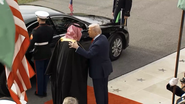 Trump greets MBS on a literal red carpet