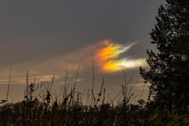 Kleine Wolke in Regenbogenfarben