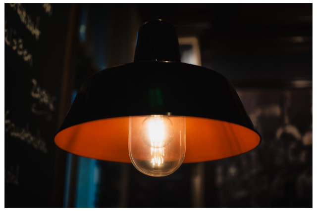 Lampenschirm in einem Gasthaus. 