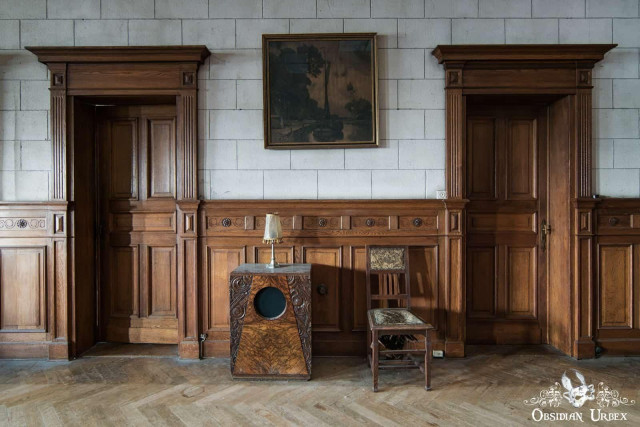 hallway with 2 doors, an old radio on the table 