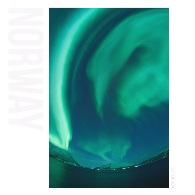 Those ribbons turn into coronas when overhead. This happened about a dozen times in the space of an hour. Amazing to watch it unfold.