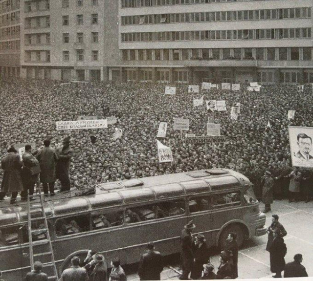 Black and white image of giant crowds in Warsaw protesting the murder of Lumumba