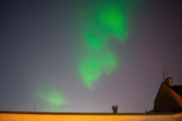 Grüne Polarlichter über Berlin