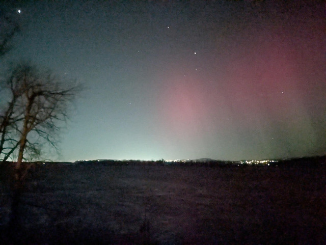 Looking west, the city lights of Portland are on the left and Aurora Borealis on the right, viewed from a vista point near Corbett off I-84 20 miles east of Portland. The Columbia River is in the foreground.
handheld cell phone photo in night mode
photo by Ian Kluft
January 20, 2026
Corbett, Oregon, USA
