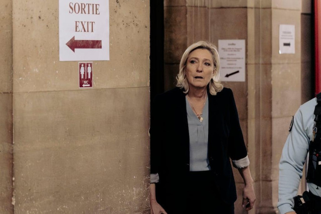 Appelée à se défendre une première fois ce mardi 20 janvier devant la cour d’appel, la cheffe du parti s’est défendue d’avoir été au centre du «système généralisé» de détournement de fonds publics pour payer des salariés du Front national avec l’argent du Parlement européen.