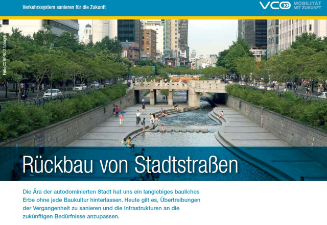 Bildausschnitt aus VCÖ-Publikation. Bild zeigt Rückbau Straße in Seoul. Text: Rückbau von Stadtstraßen
